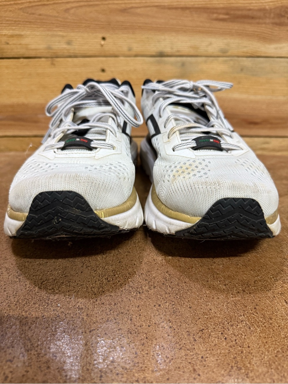 Diadora White and Black Men’s Running Shoes with Gold Accent, size 11.5 - Picture 4 of 9